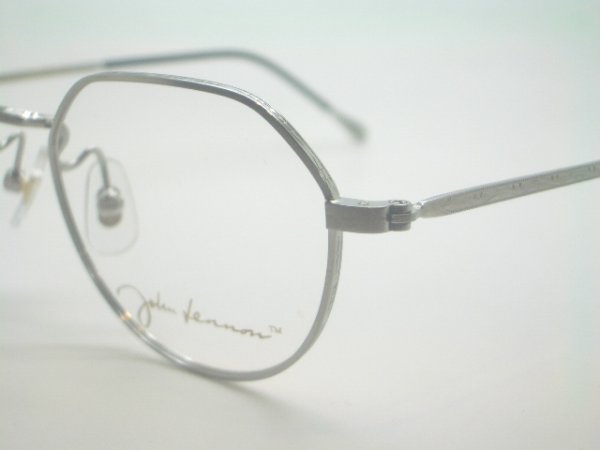 ２　ヘアラインシルバーグレー